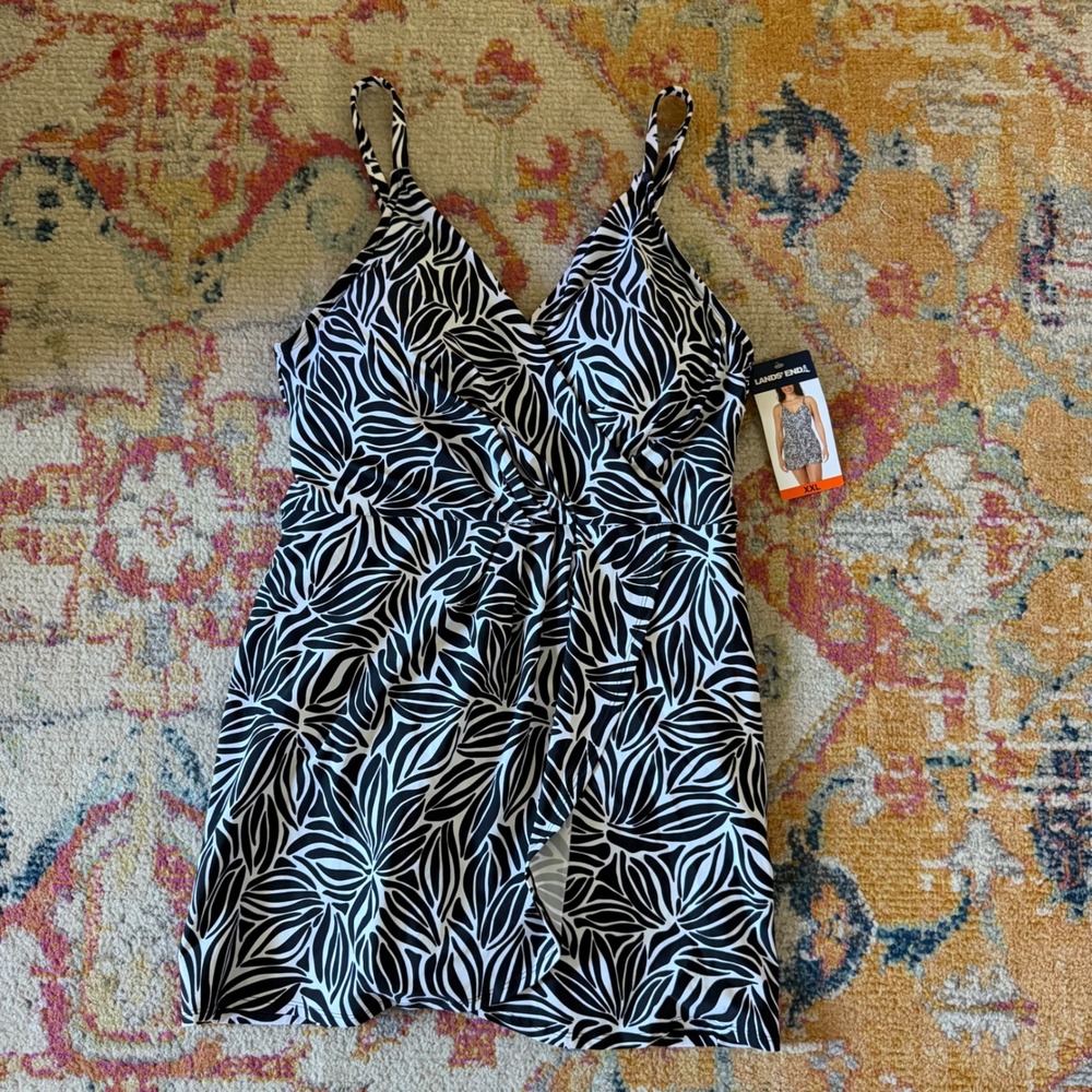 Lands End Women XXL Swim Dress Black White Leaf Print UPF 50 Surplice 1837629